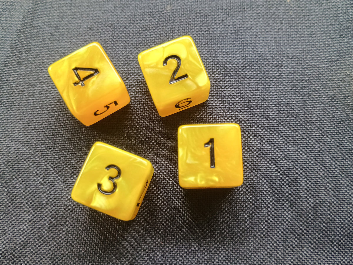 Pack of 4 Honey Marble with black numbers six sided 16mm dice d6