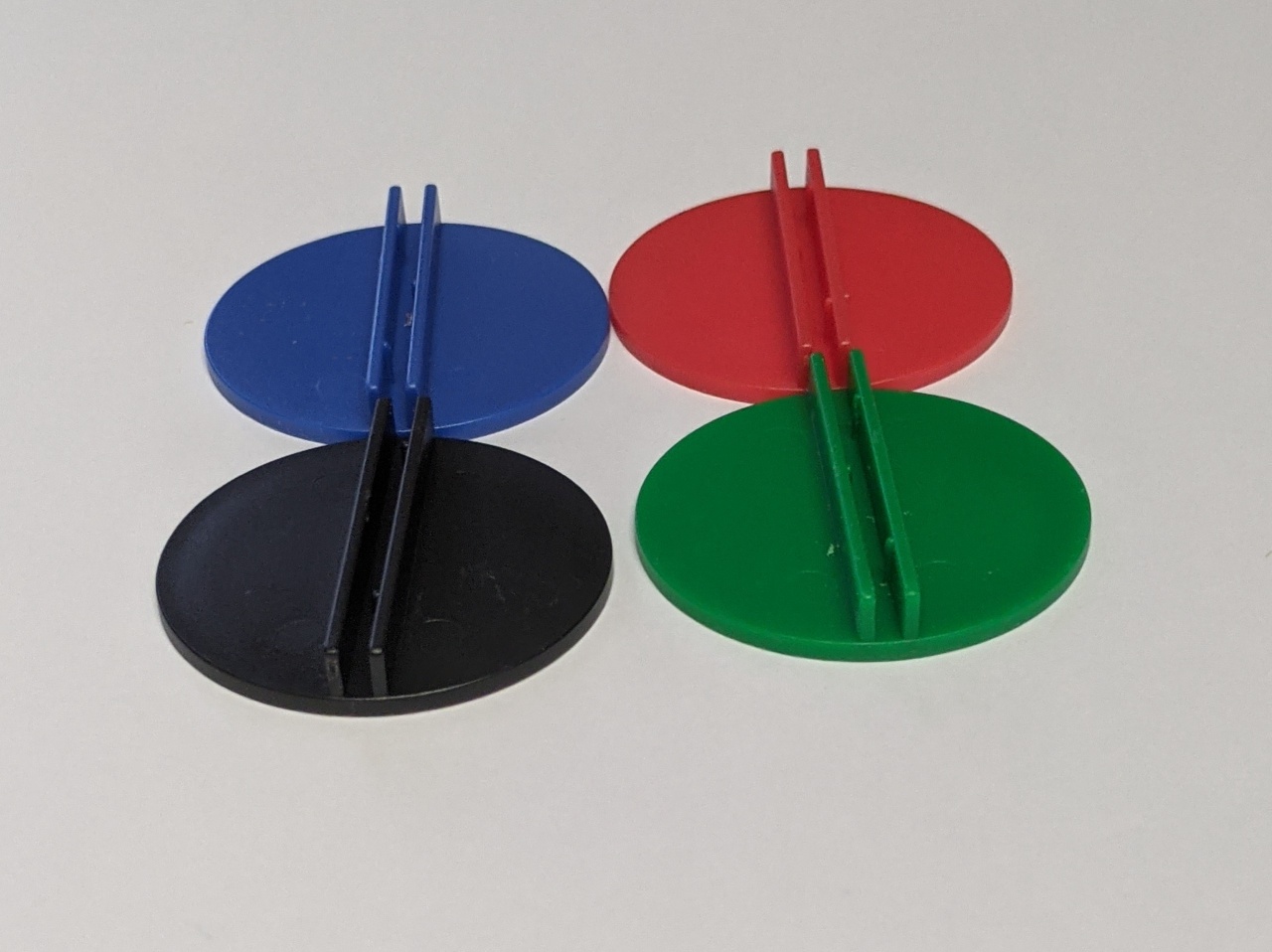 Black 35mm round card stand