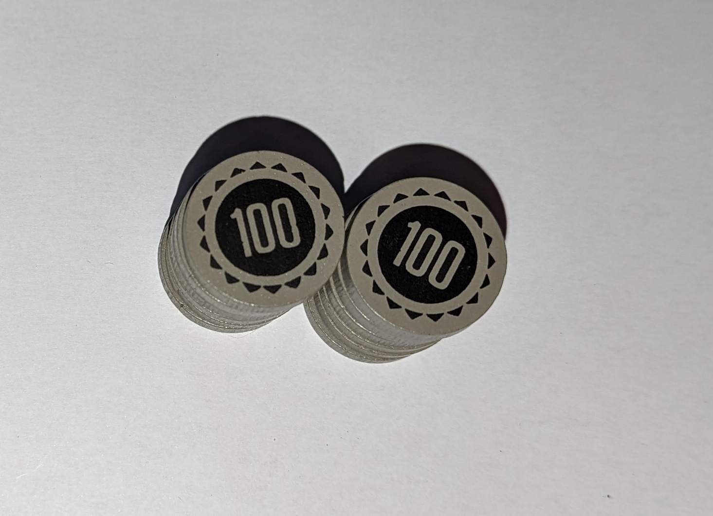 Pack of 10x 100 denomination wooden money discs